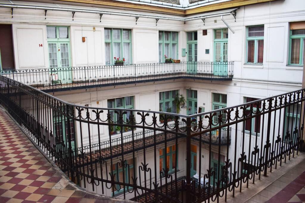 Cosy Apartment Just Next To Parliament Budapest Bagian luar foto